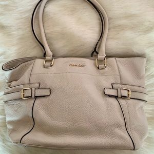 Gorgeous Calvin Klein leather handbag